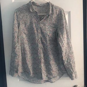 Medium size women’s button down floral shirt